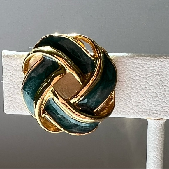 Vintage Set of 3 Pastel Green Earrings Clip On - Picture 7 of 8